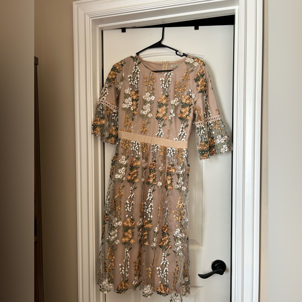 NWOT M Floral Embroidered Dress